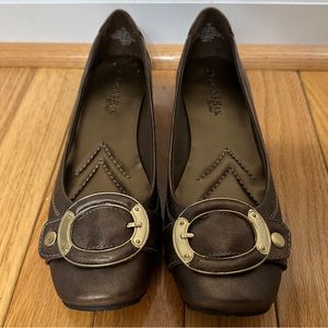 NWT St. John’s Bay Women’s Bronze Flats with Gold Buckle Size 7